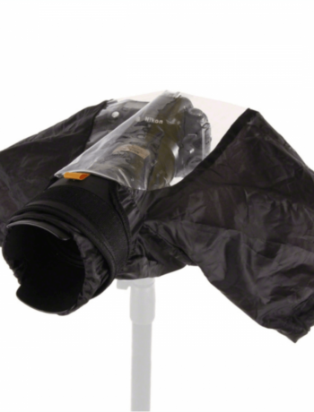 Kamera mit angebrachten Regenschutz und angedeutetem Stativ