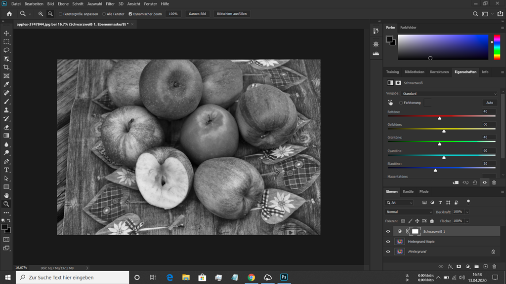 Rote und grüne Äpfel in Photoshop zu Schwarz Weiss umgewandelt