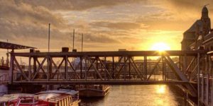 Sonnenuntergang an den St. Pauli Landungsbrücken